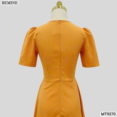 Đầm thiết kế cổ tròn xẻ V đính nơ dáng chữ A MT9370