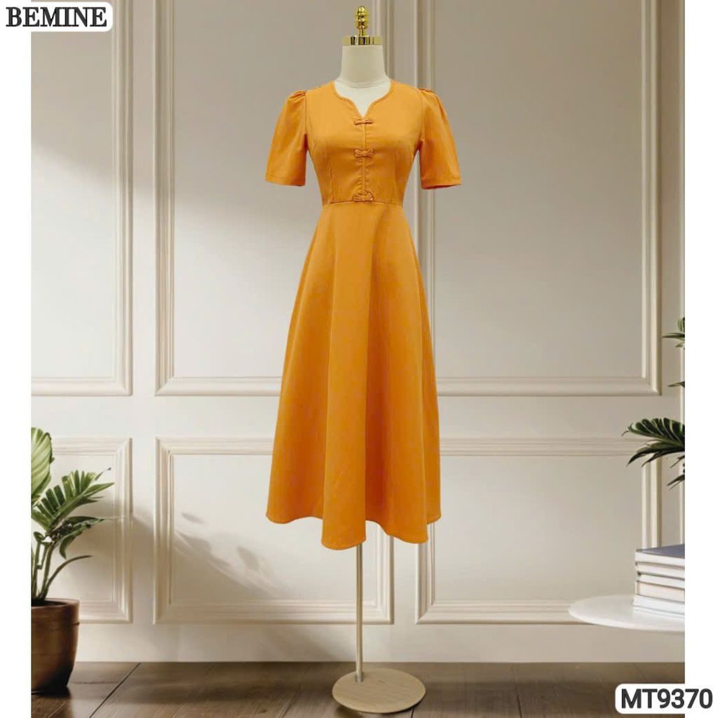 Đầm thiết kế cổ tròn xẻ V đính nơ dáng chữ A MT9370
