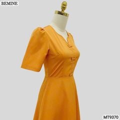 Đầm thiết kế cổ tròn xẻ V đính nơ dáng chữ A MT9370