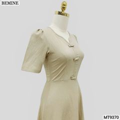 Đầm thiết kế cổ tròn xẻ V đính nơ dáng chữ A MT9370