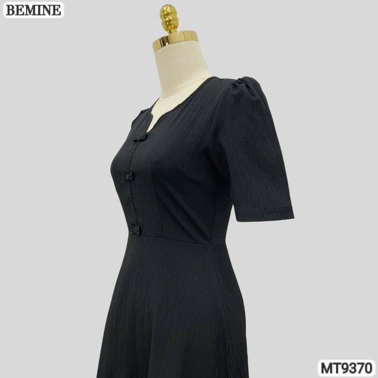 Đầm thiết kế cổ tròn xẻ V đính nơ dáng chữ A MT9370