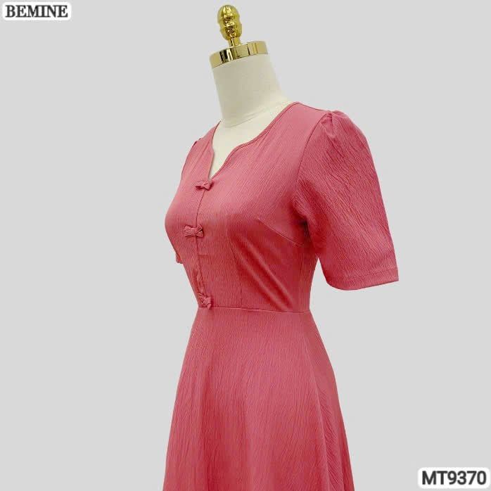 Đầm thiết kế cổ tròn xẻ V đính nơ dáng chữ A MT9370
