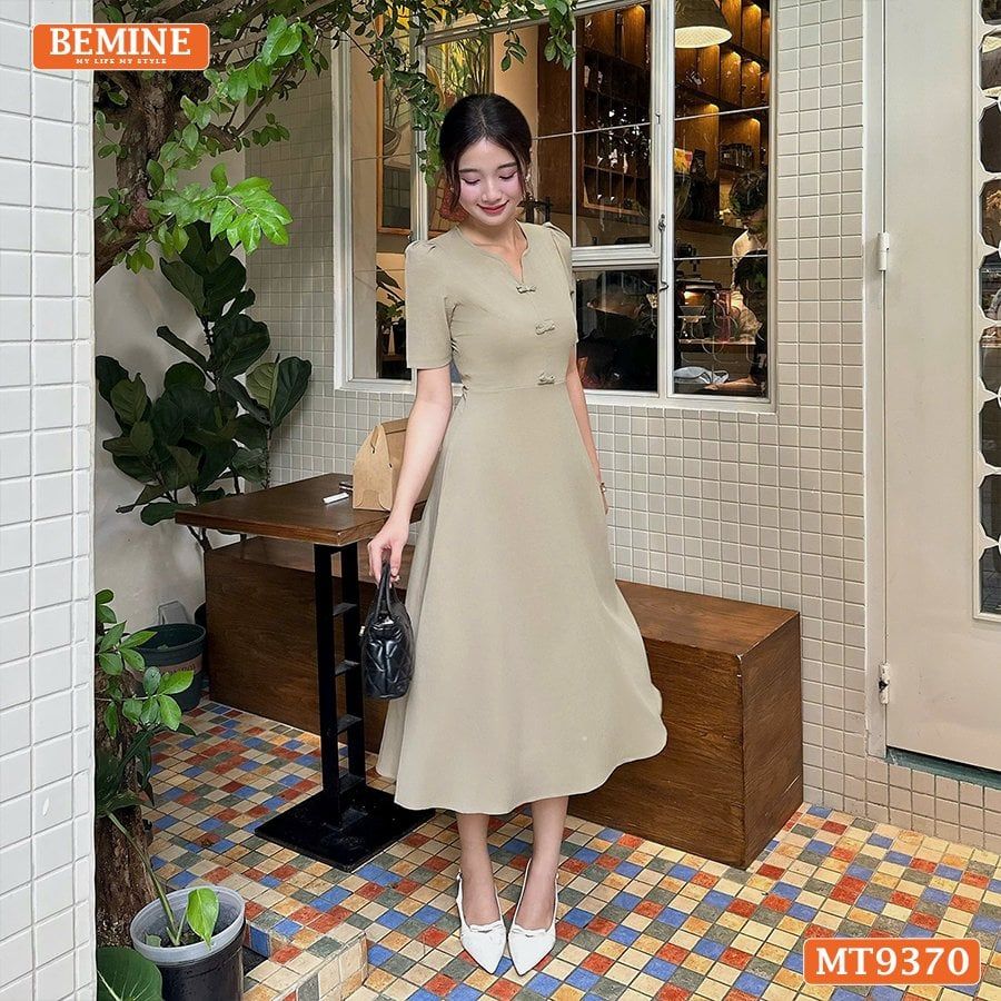 Đầm thiết kế cổ tròn xẻ V đính nơ dáng chữ A MT9370