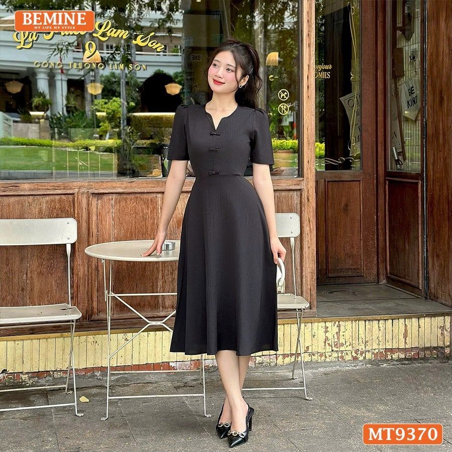 Đầm thiết kế cổ tròn xẻ V đính nơ dáng chữ A MT9370