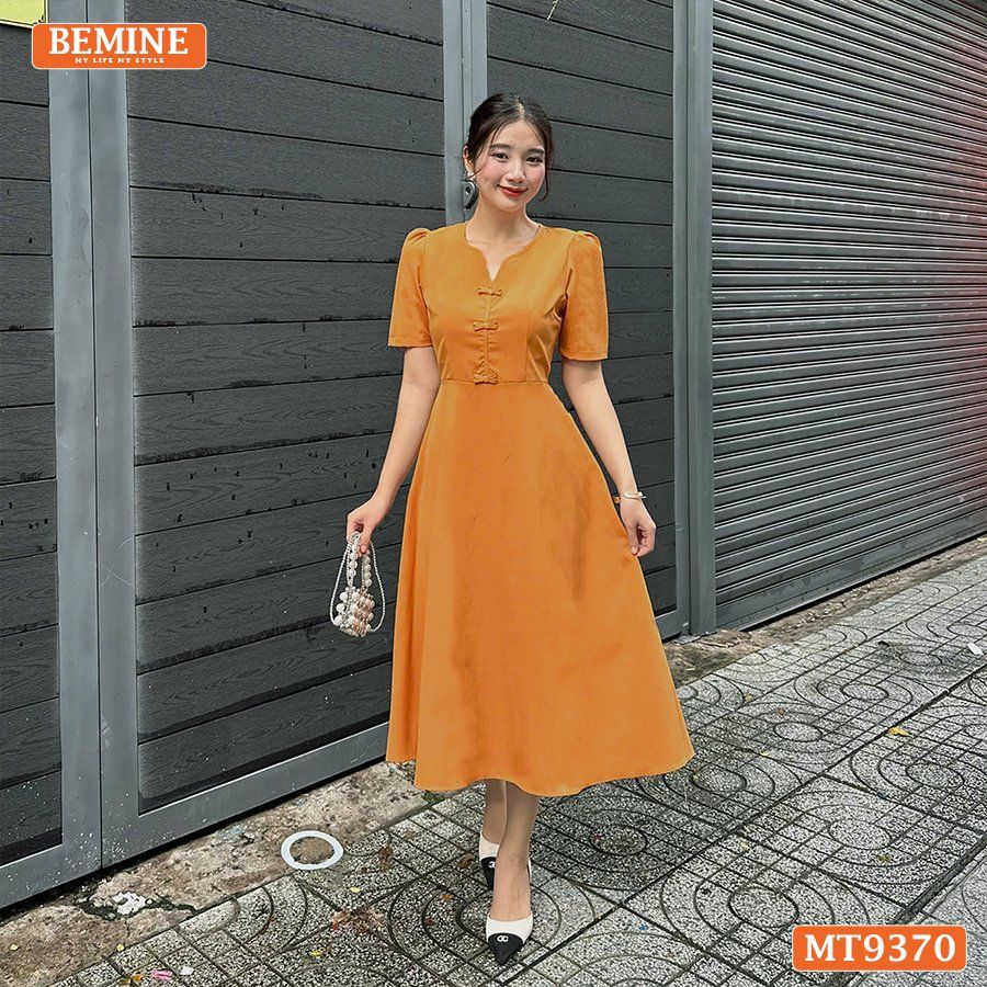 Đầm thiết kế cổ tròn xẻ V đính nơ dáng chữ A MT9370