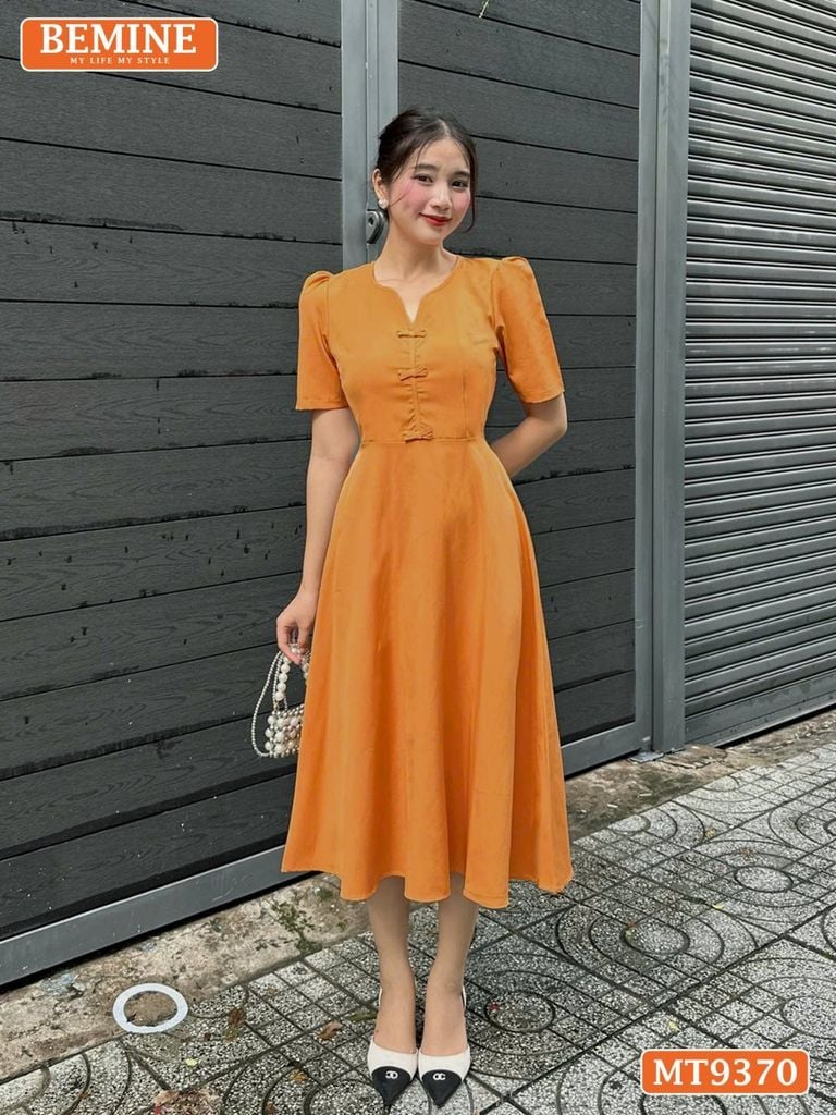 Đầm thiết kế cổ tròn xẻ V đính nơ dáng chữ A MT9370