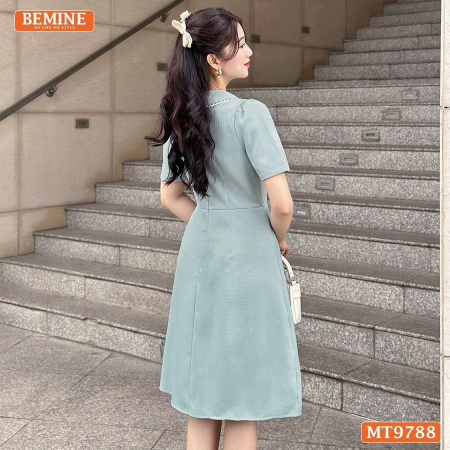 Đầm thiết kế BEMINE cổ sen viền ren dáng A xòe đính nút phù hợp đi chơi, đi dạo phố-MT9788
