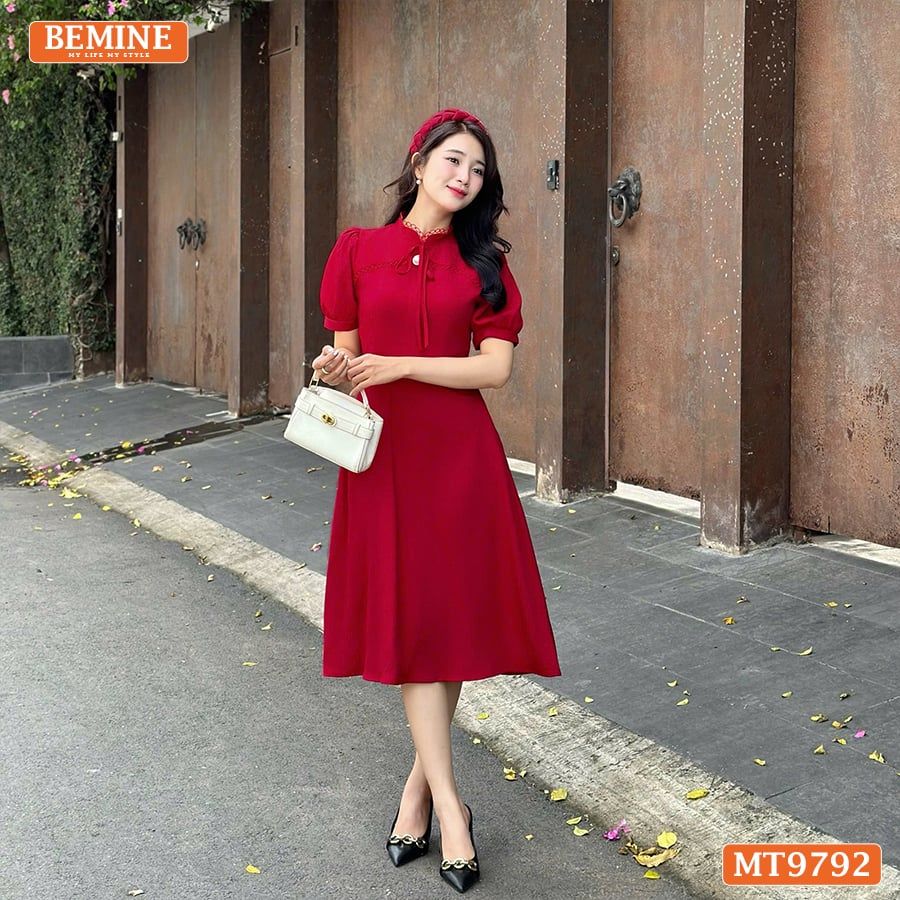 Đầm thiết kế BEMINE cổ trụ viền ren dáng dài có dây nơ phù hợp đi làm, đi chơi-MT9792