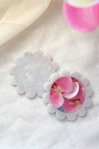 Gương nhựa cầm tay - khuôn viền hoa