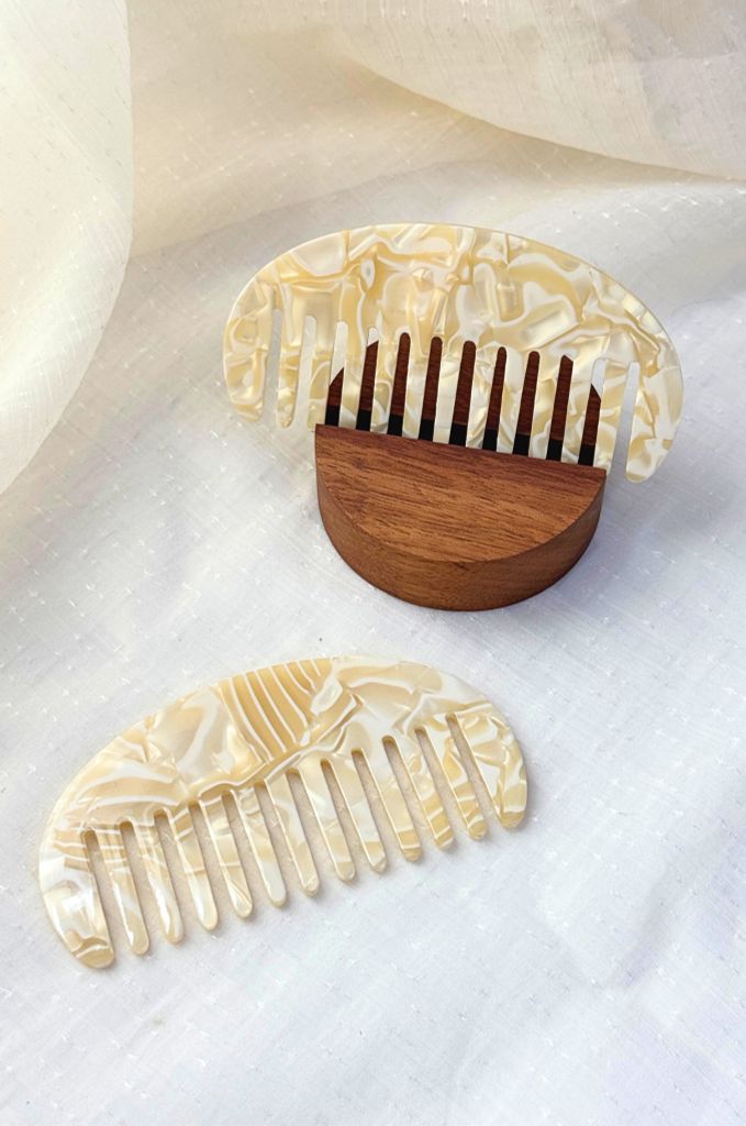 Lược nhựa họa tiết vân đá