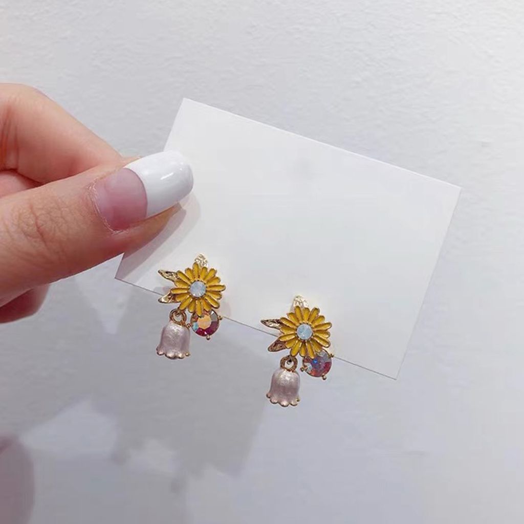 Hoa tai D1611 Hoa mai vàng phối nhụy trắng xà cừ