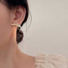 Hoa tai D1622 Nơ vàng phối đá trắng