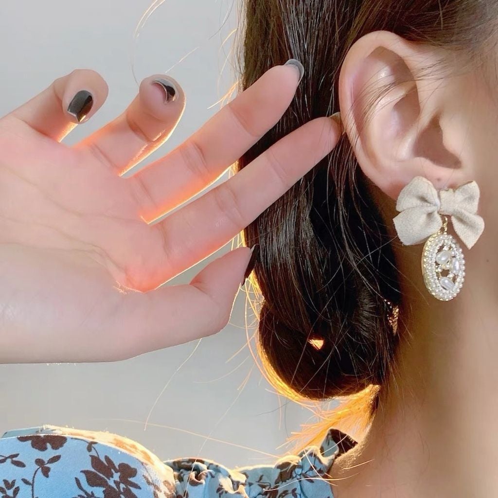 Hoa tai D1801 Nơ kem đá bầu dục