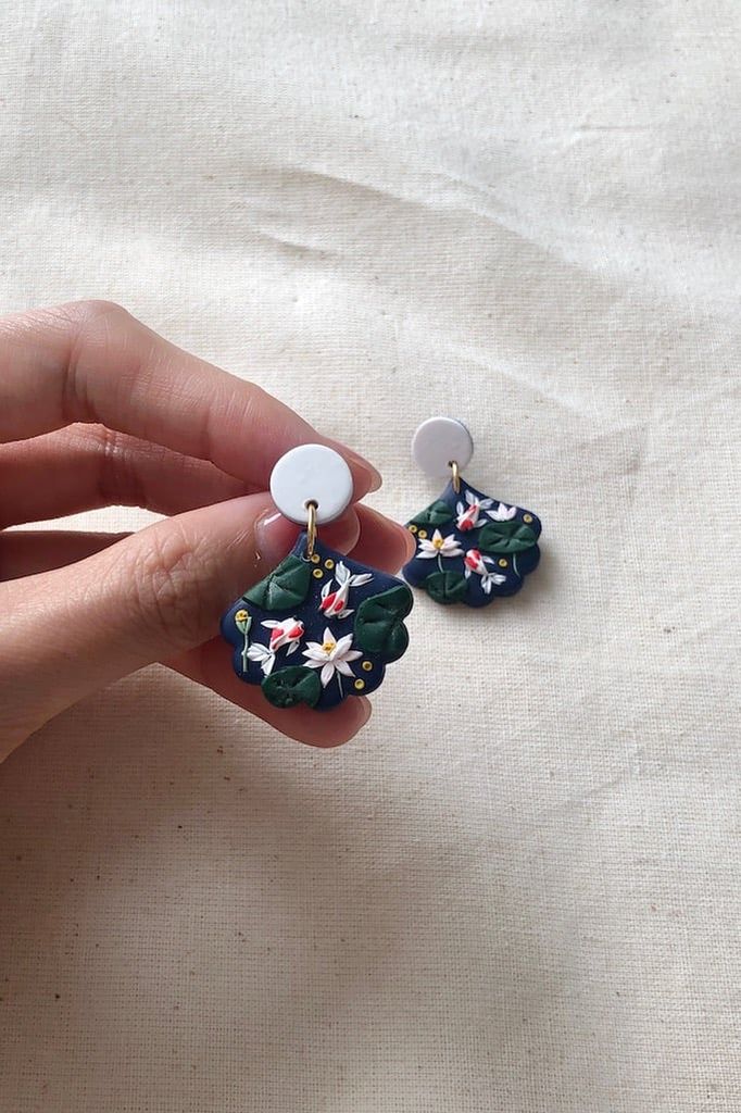 Hoa tai DN151 Đất nung đầm sen cá koi rẽ quạt