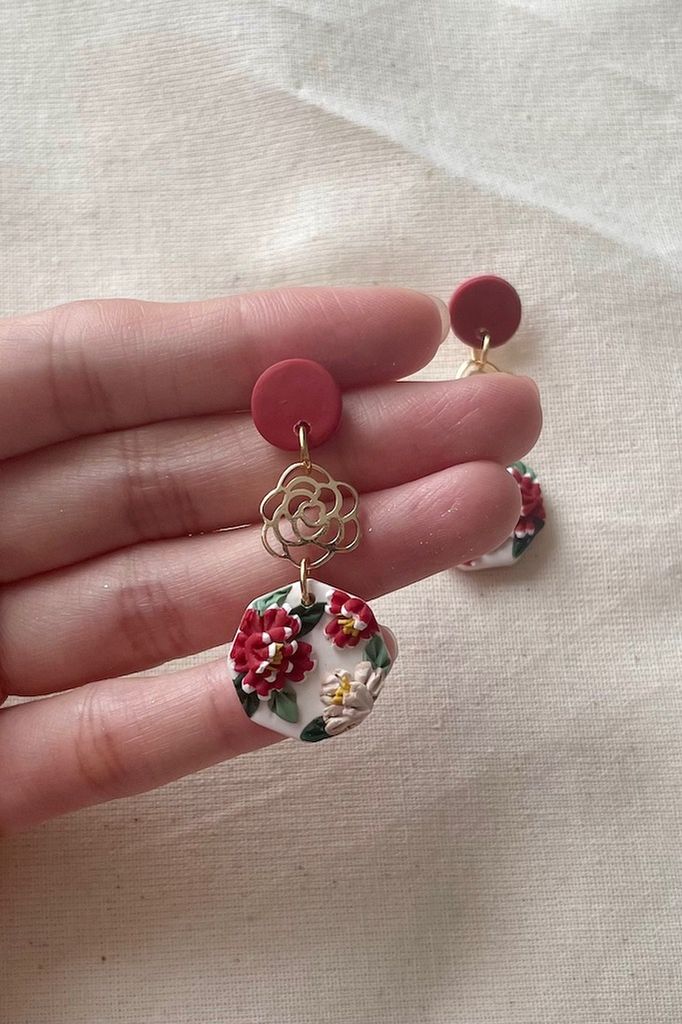 Hoa tai DN147 Đất nung mẫu đơn đỏ phối hoa hồng