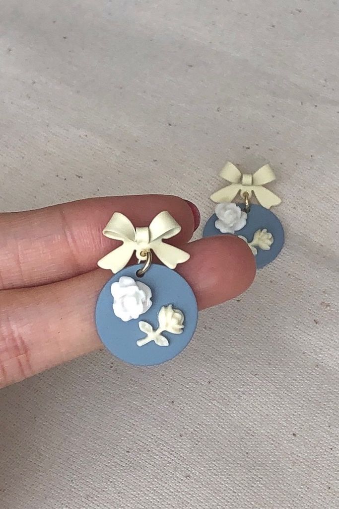 Hoa tai D2004 Hoa tai nơ kem phối miếng tròn xanh biển