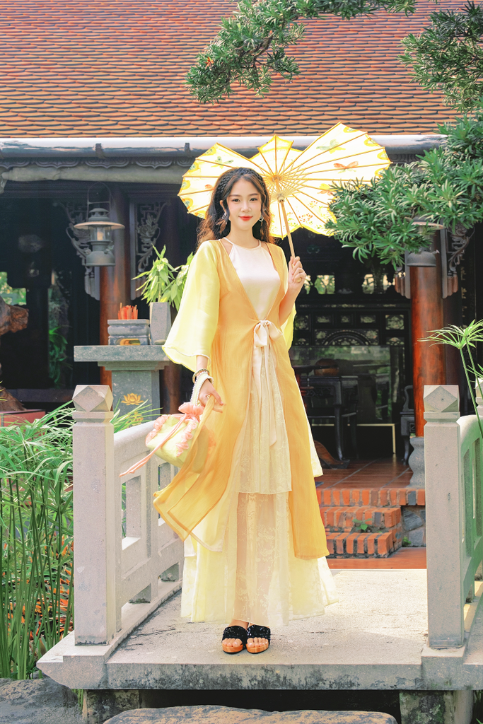 Đầm cổ yếm Xuân Nhạn - Kem tơ nhung