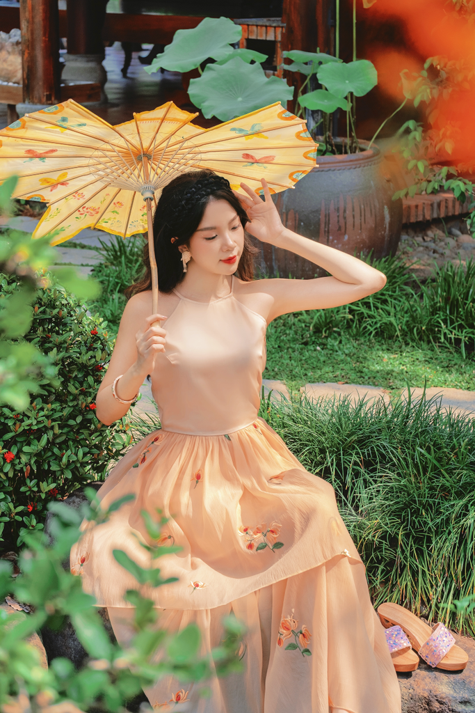 Đầm cổ yếm Xuân Nhạn - Cam tơ thêu hoa