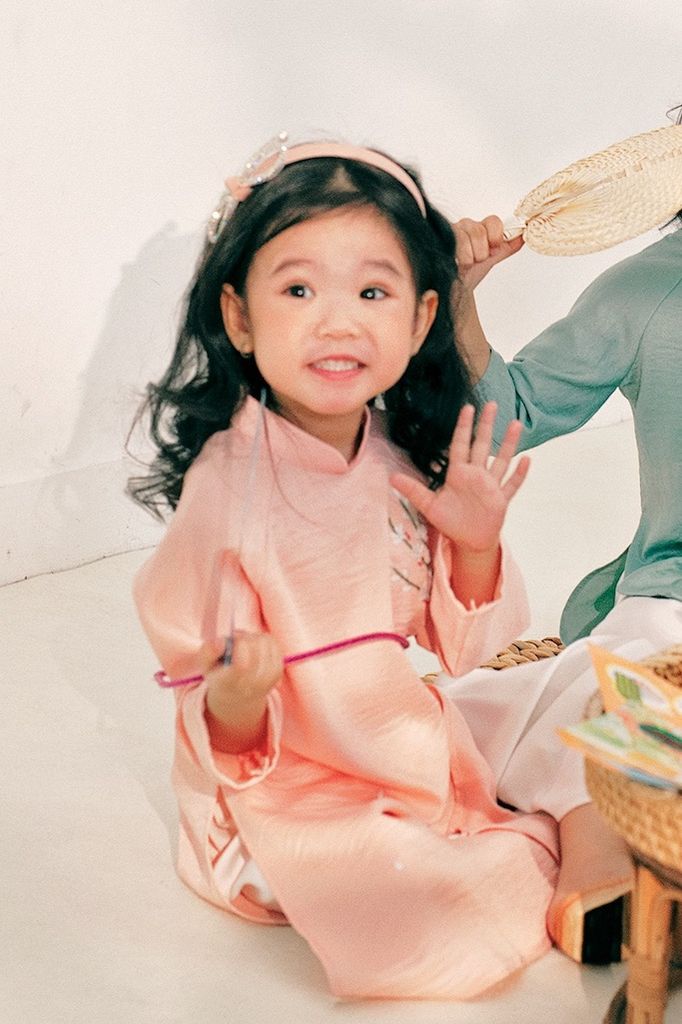 Áo dài Dáng xưa Thêu tay Mùa Vui - Cam sữa - phiên bản Bé gái