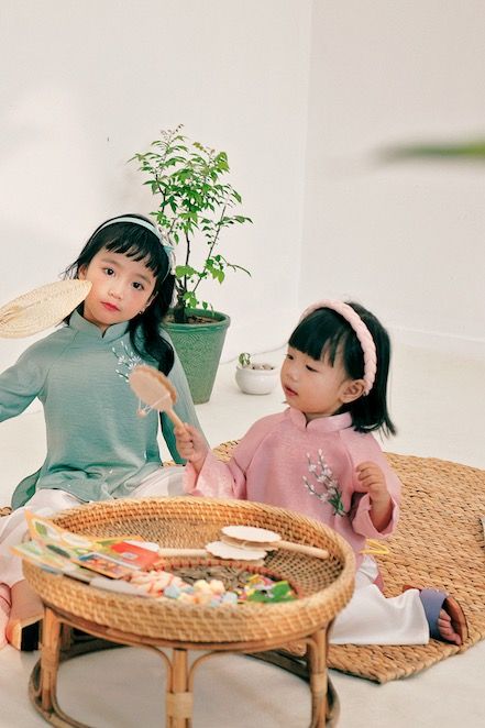 Áo dài Dáng xưa Thêu tay Mùa Vui - Hồng lavender - phiên bản Bé gái