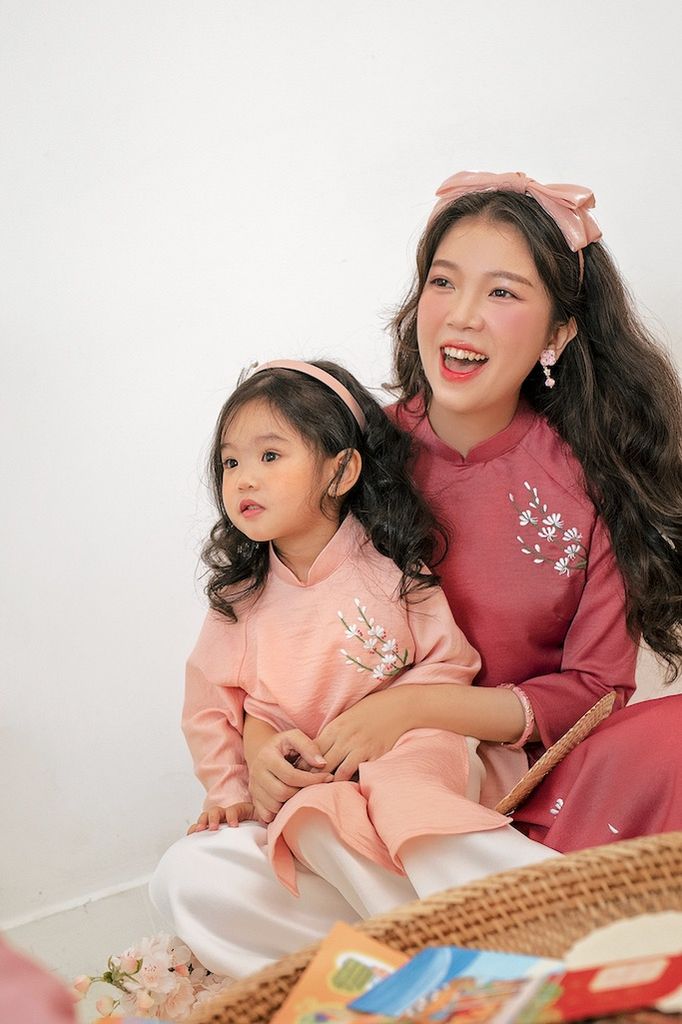 Áo dài Dáng xưa Thêu tay Mùa Vui - Cam sữa - phiên bản Bé gái