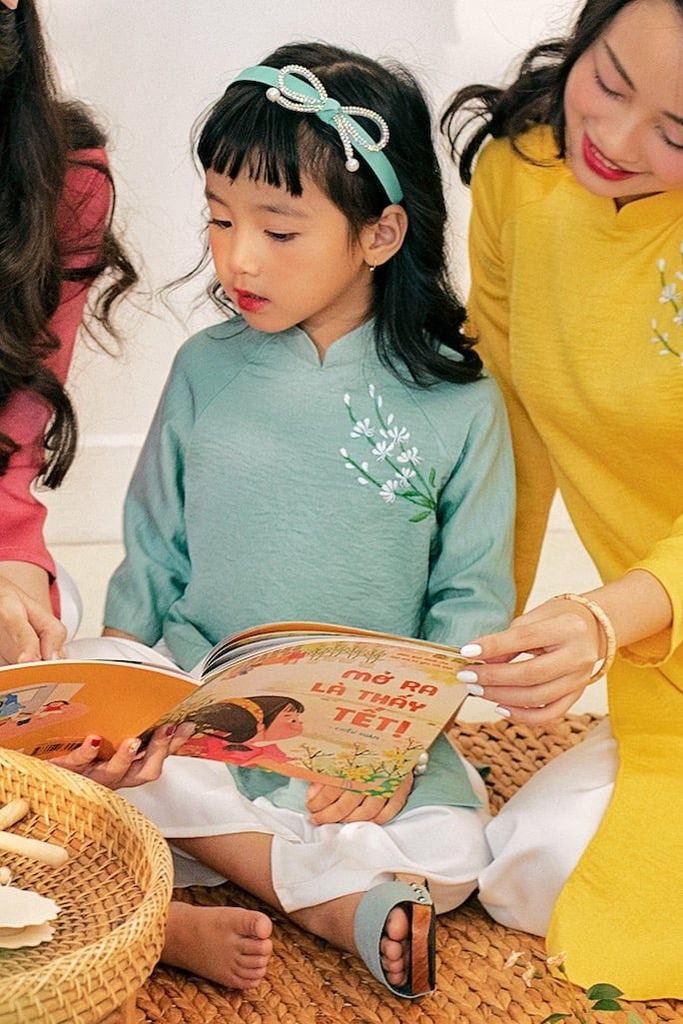 Áo dài Dáng xưa Thêu tay Mùa Vui - Xanh ngọc nhạt - phiên bản Bé gái