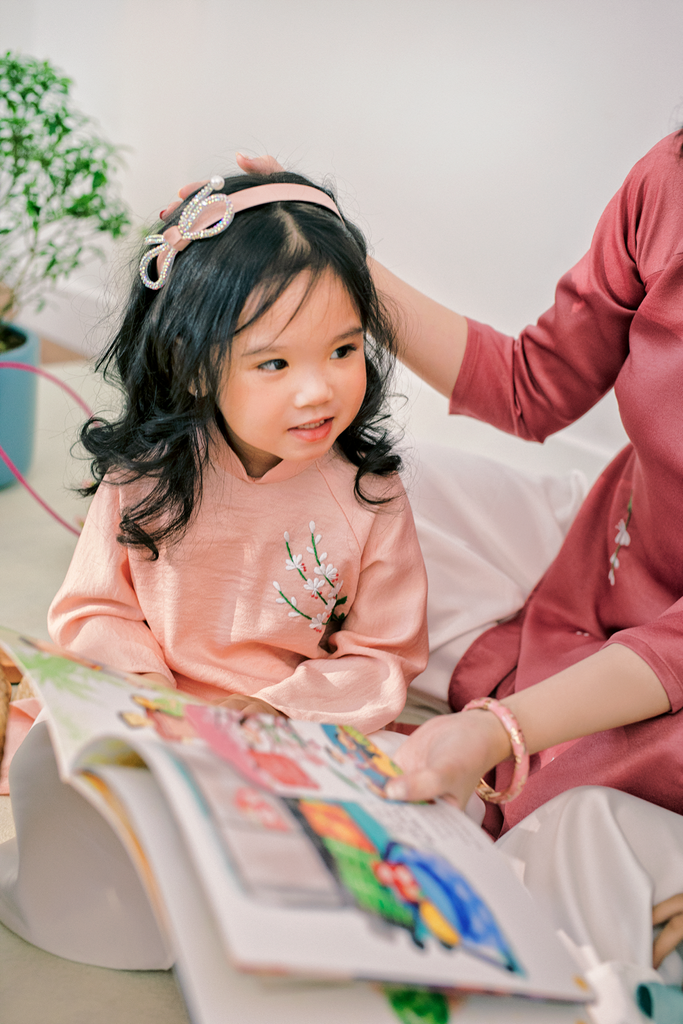 Áo dài Dáng xưa Thêu tay Mùa Vui - Cam sữa - phiên bản Bé gái