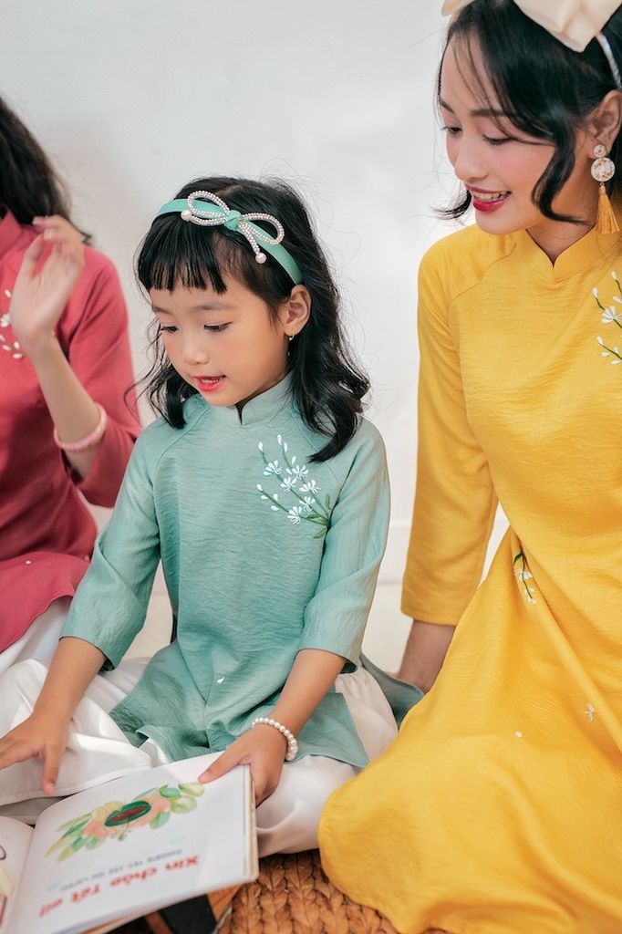 Áo dài Dáng xưa Thêu tay Mùa Vui - Xanh ngọc nhạt - phiên bản Bé gái