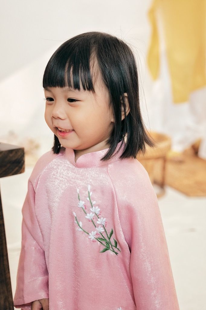 Áo dài Dáng xưa Thêu tay Mùa Vui - Hồng lavender - phiên bản Bé gái