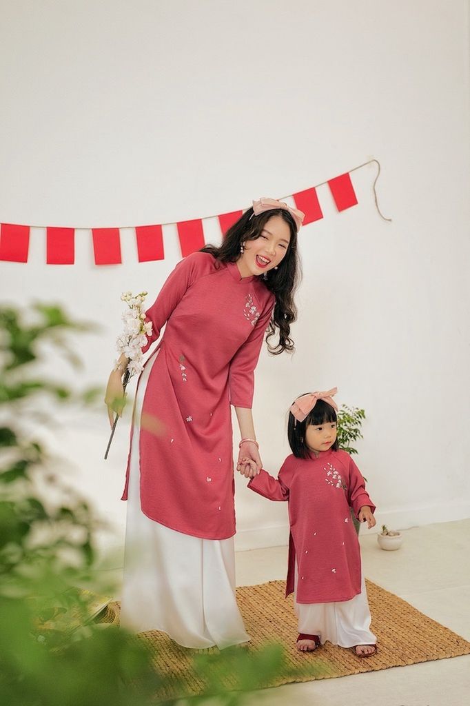 Áo dài Dáng xưa Thêu tay Mùa Vui - Hồng đậm - phiên bản Bé gái