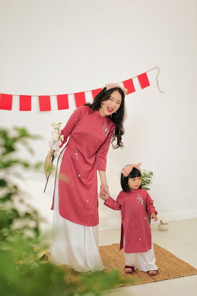 Áo dài Dáng xưa Thêu tay Mùa Vui - Hồng đậm - phiên bản Người lớn