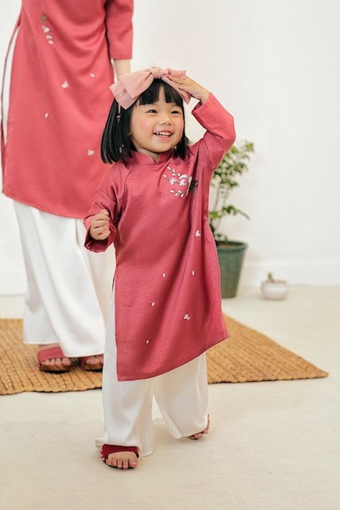 Áo dài Dáng xưa Thêu tay Mùa Vui - Hồng đậm - phiên bản Bé gái