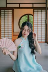 Áo yếm cổ đứng linen Hồ cá Koi - Nền xanh biển
