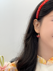 Hoa tai NK-147 quạt đỏ hoa trắng nhỏ