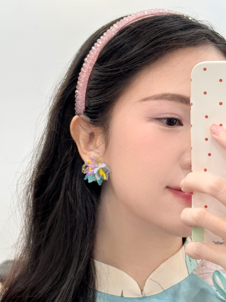 Hoa tai NK-181 hoa cườm tím xanh biển phối lá xanh nhụy vàng