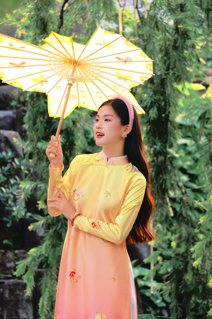 Áo dài tay chẽn Ỷ Xuân Phong - Chuyển màu vàng hồng