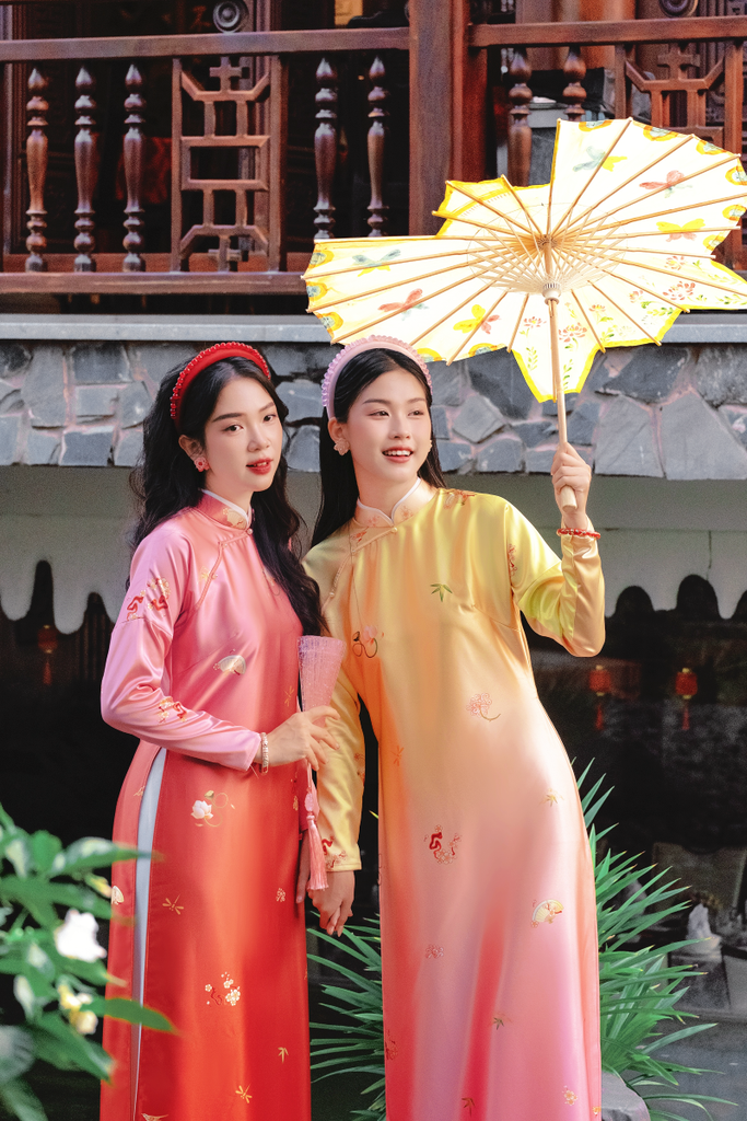 Áo dài tay chẽn Ỷ Xuân Phong - Chuyển màu hồng đỏ