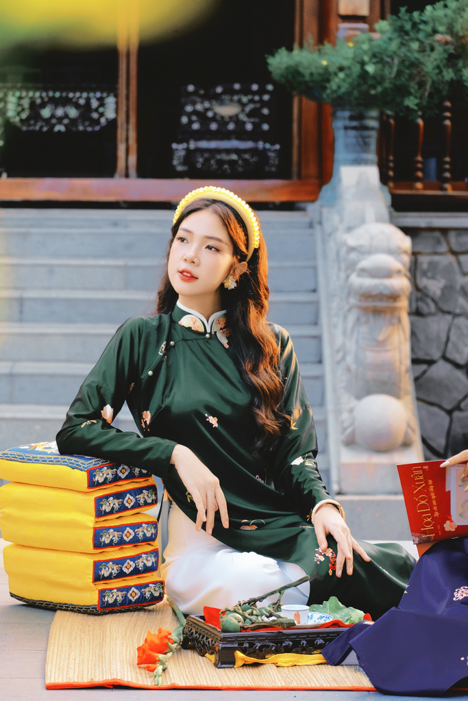 Áo dài tay chẽn Ỷ Xuân Phong - Xanh lá đậm