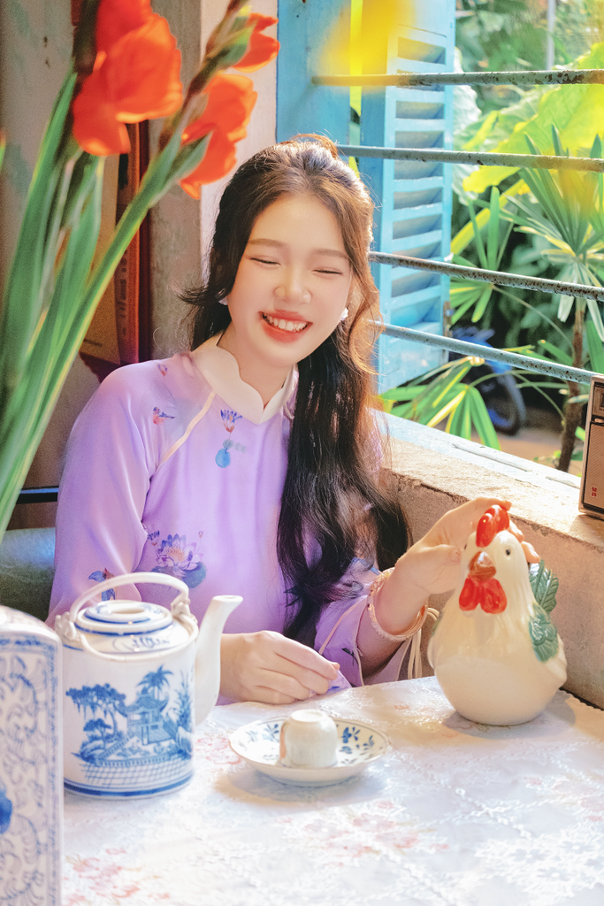 Áo dài cách tân Xuân Y - Súng tím én xanh