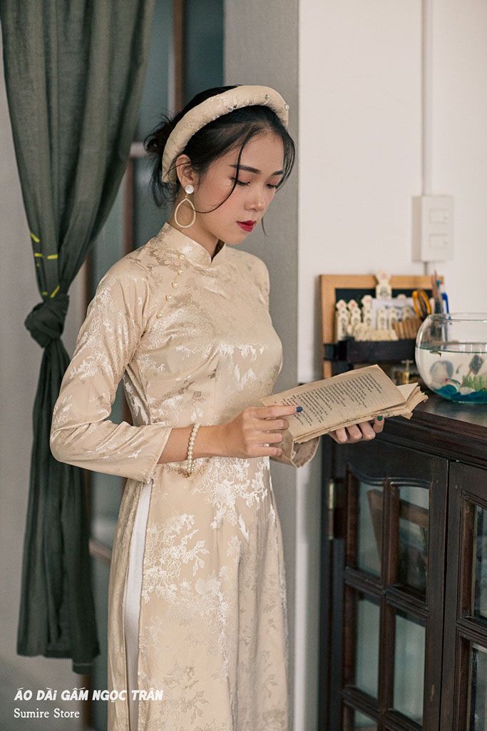 Áo dài Gấm Ngọc Trân - Beige nhạt