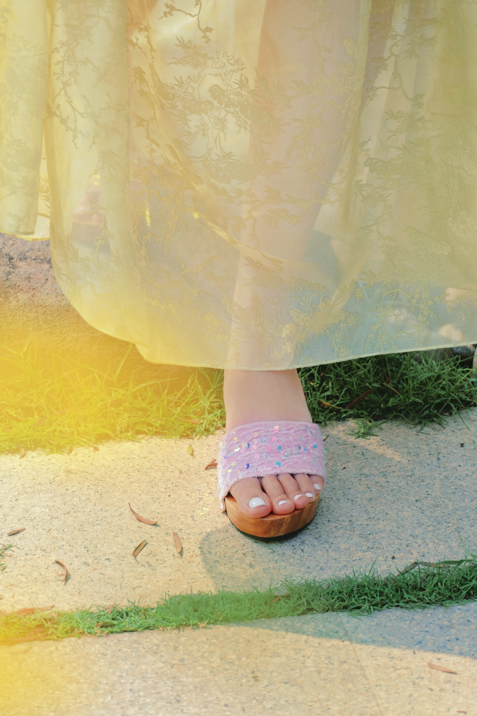 Đầm cổ yếm Xuân Nhạn - Kem tơ nhung