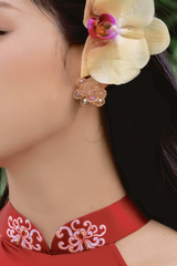 Hoa tai NK-169 hoa hạt ngọc bầu dục hồng nhạt phối viền ngọc trai vàng cam