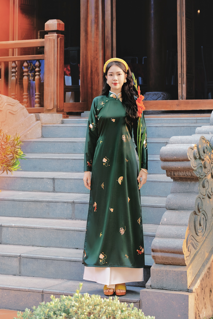 Áo dài tay chẽn Ỷ Xuân Phong - Xanh lá đậm