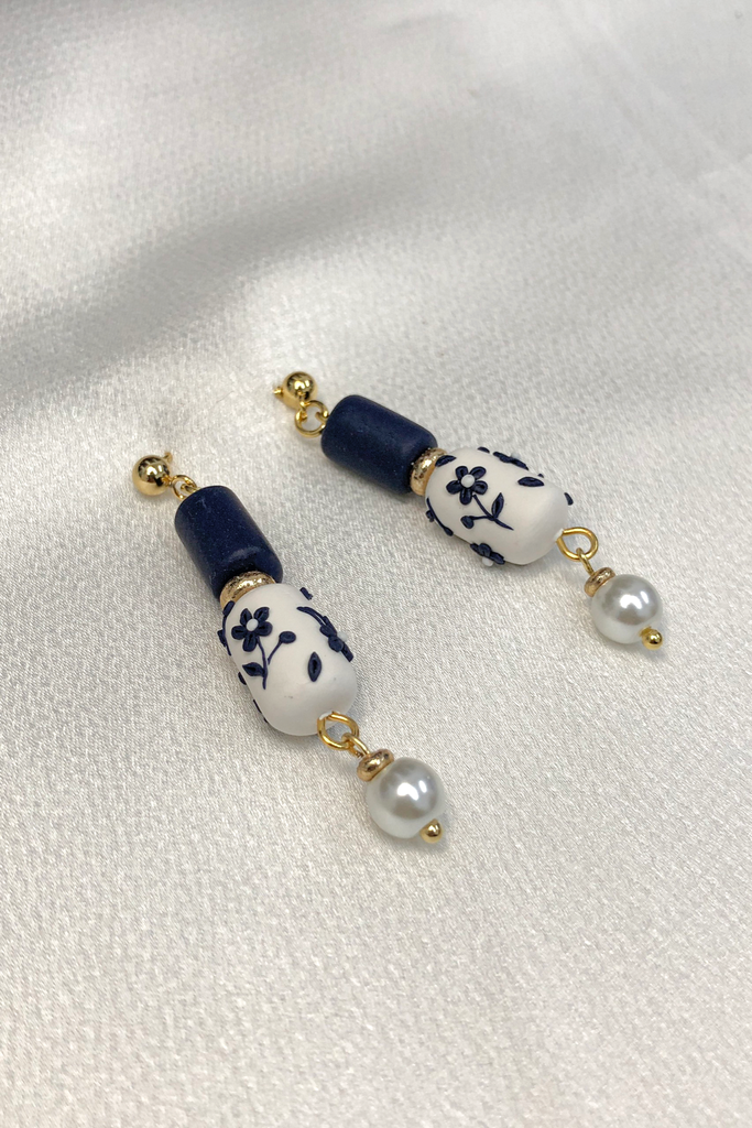 Hoa tai DN-007 Đất Nung trắng xanh navy hình trụ