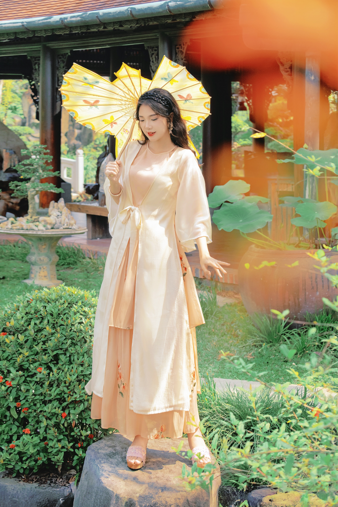 Đầm cổ yếm Xuân Nhạn - Cam tơ thêu hoa