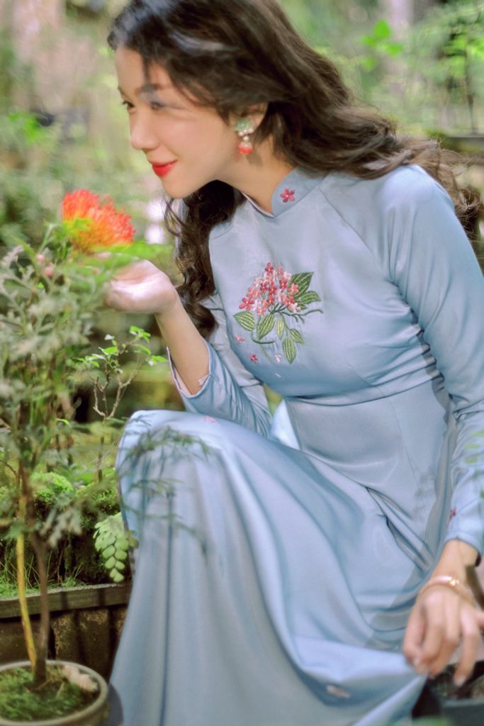 Áo dài Truyền thống Thêu tay Trăm hoa cát tường
