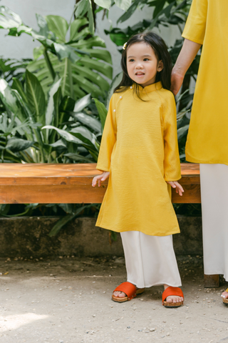 Áo dài Dáng xưa Yên Phụng BÉ - Vàng