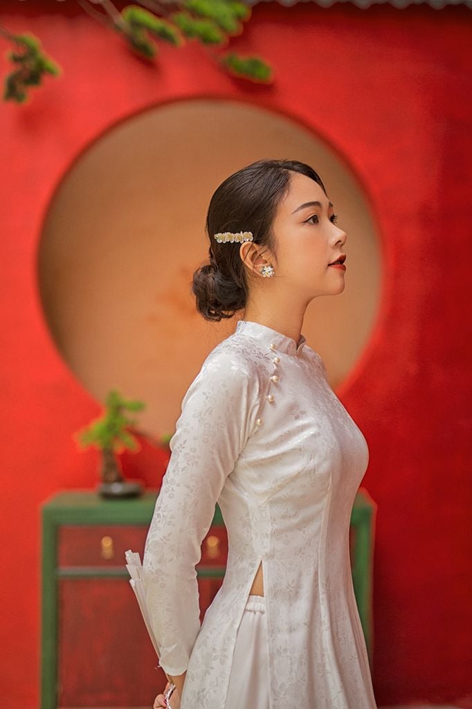 Áo dài Gấm Ngọc Trân - Trắng