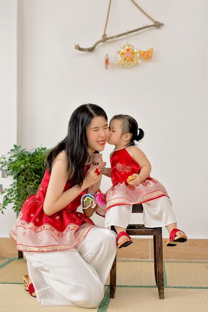 Áo yếm xòe organza Hoa Niên Ca BÉ - Đỏ