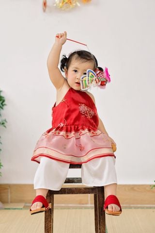 Áo yếm xòe organza Hoa Niên Ca BÉ - Đỏ